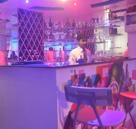 Hotel Amit Inn Патна Екстериор снимка