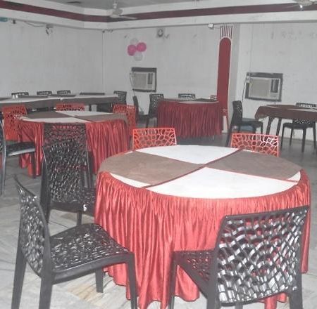 Hotel Amit Inn Патна Екстериор снимка