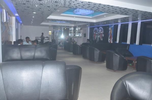 Hotel Amit Inn Патна Екстериор снимка